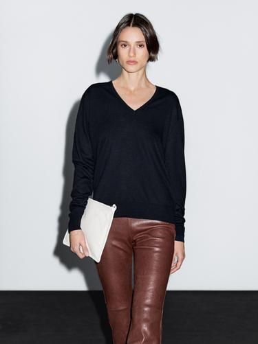 Jersey punto cuello pico con lana - Marino de Zara