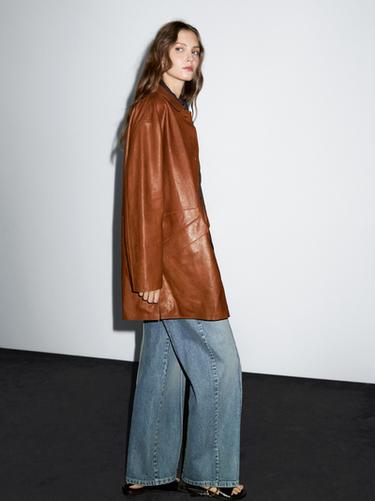 Abrigo largo piel napa - Visón oscuro de Zara