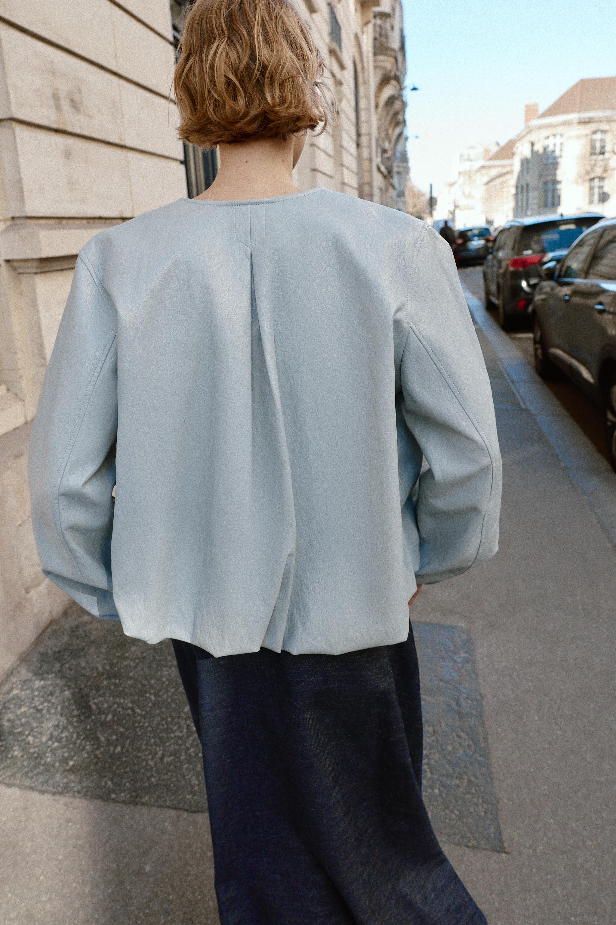 BLOUSA À EFFET MATIÈRE SYNTHÉTIQUE