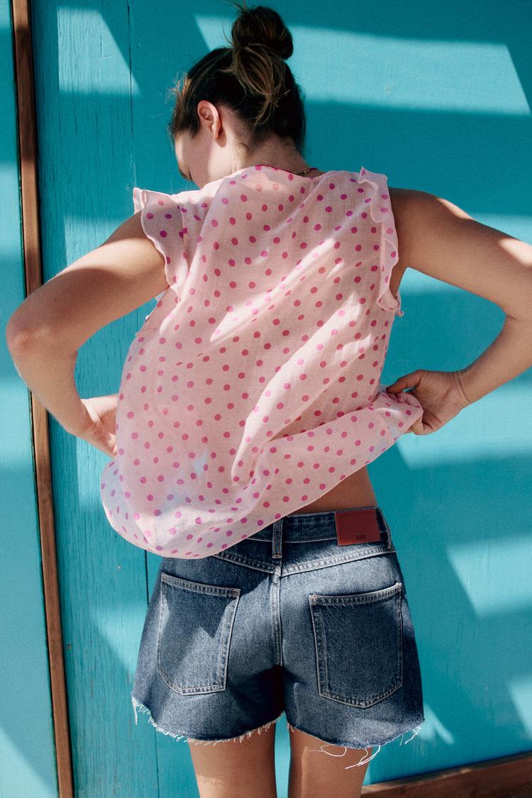 Blusa de lunares con volantes 3