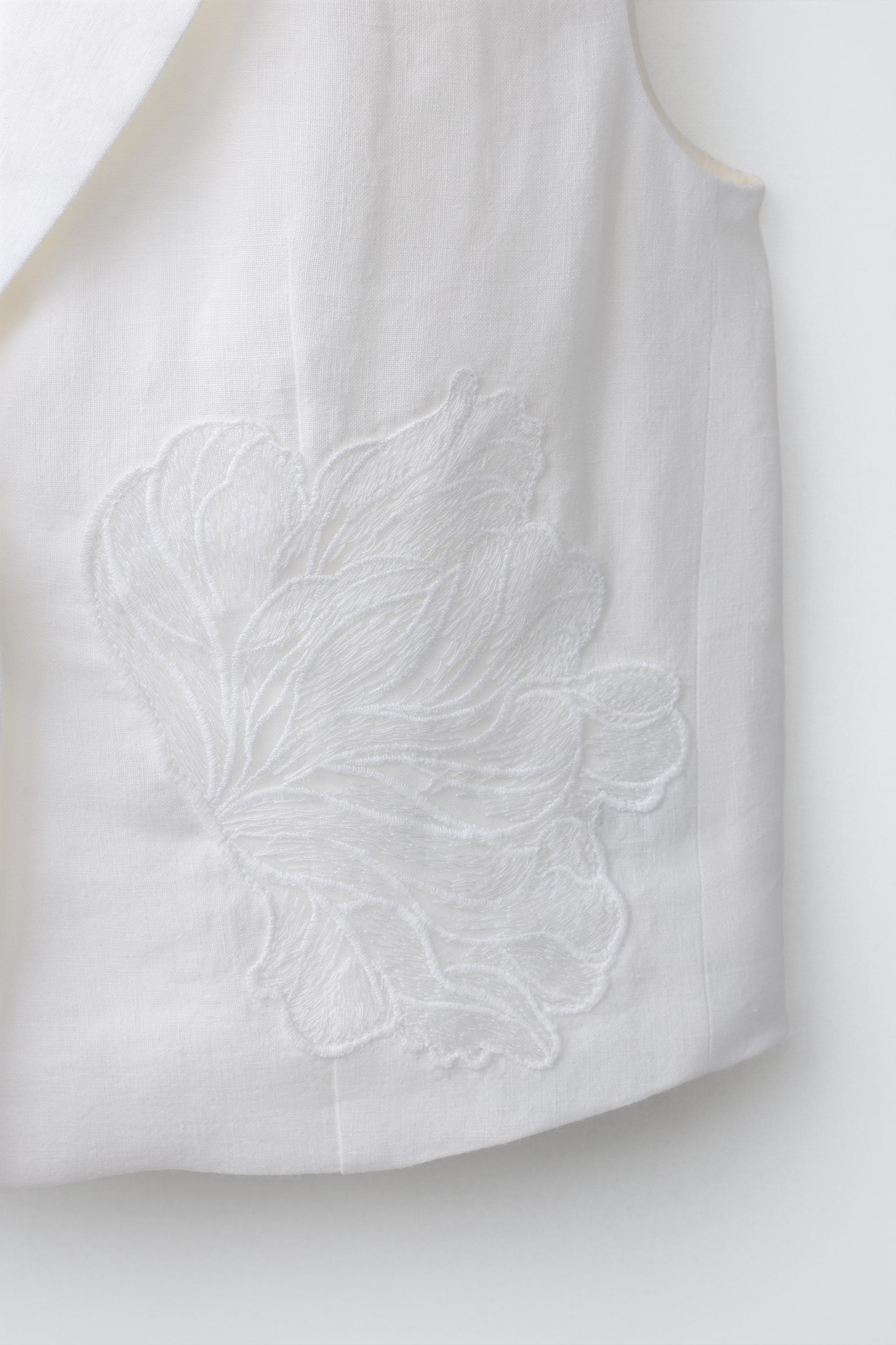 100% LINEN EMBROIDERED FLOWER VEST - Ecru | ZARA United States