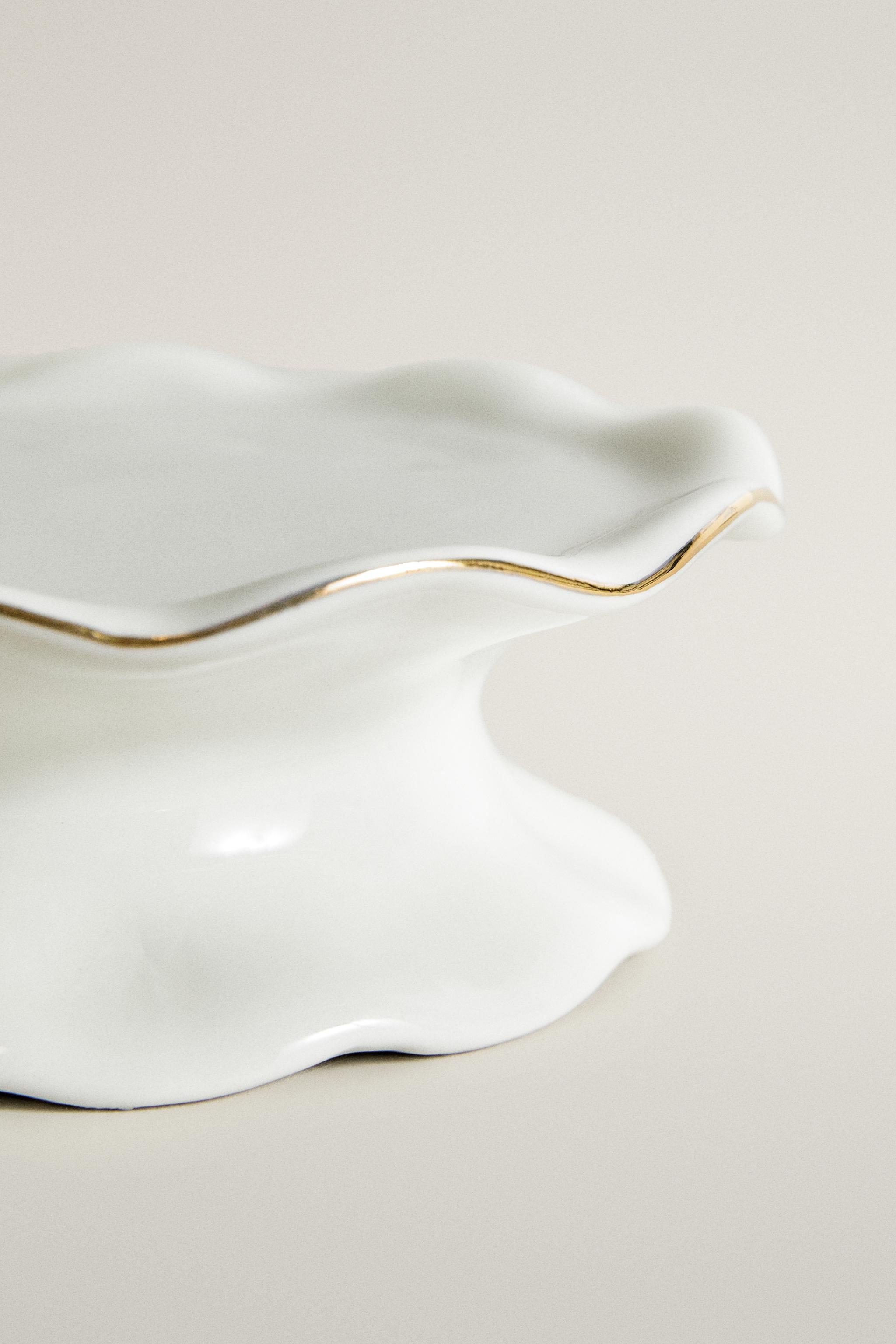WAVY PORCELAIN CHRISTMAS CANDLE HOLDER