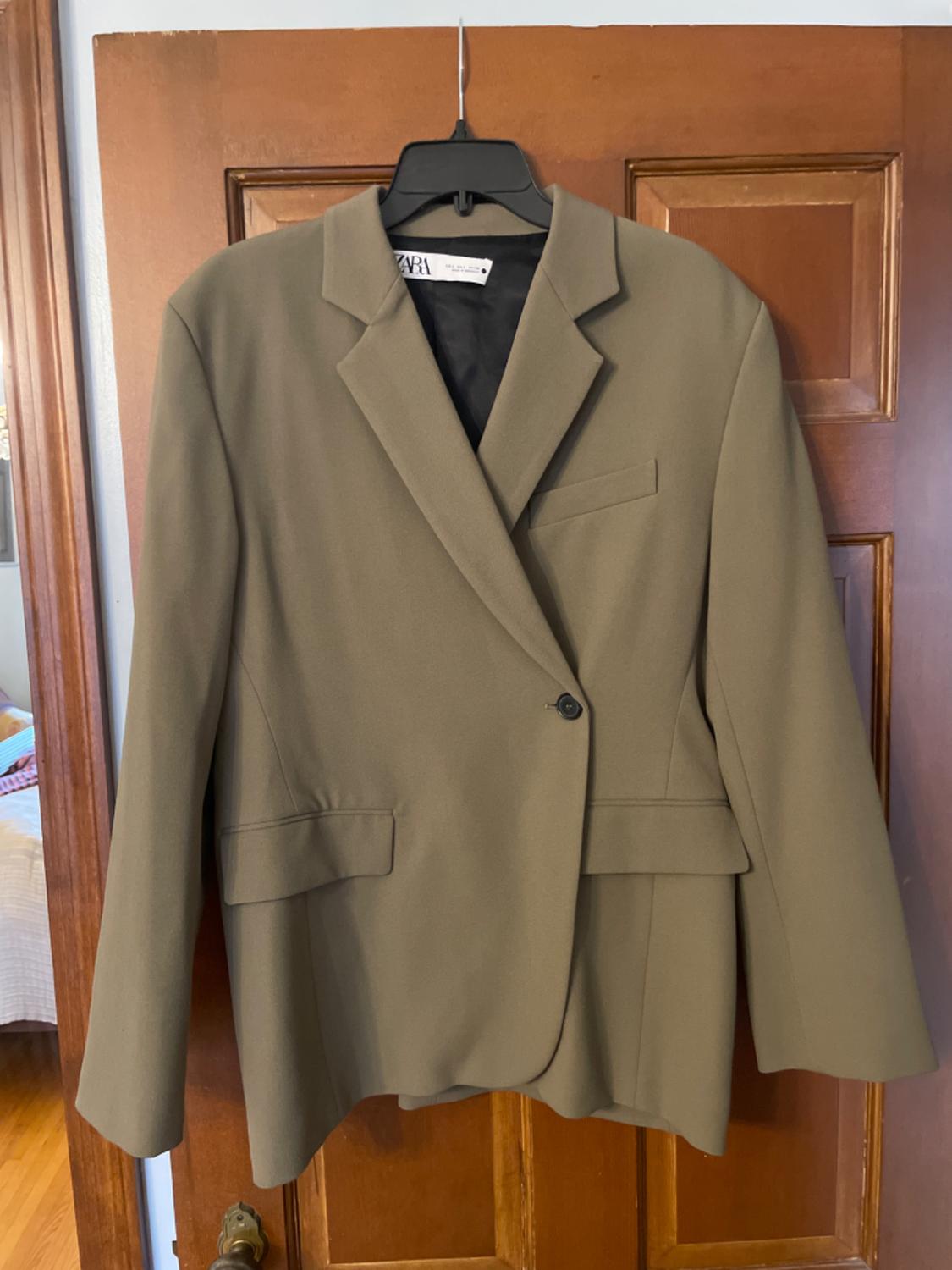 DOUBLE BREASTED BUTTONED BLAZER