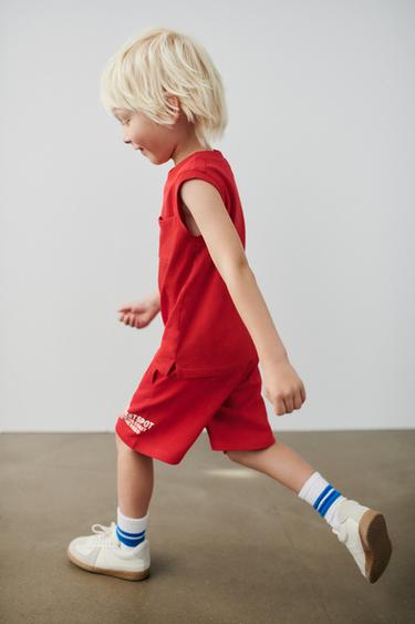 BERMUDA-SHORTS AUS JERSEY MIT SCHRIFTZUG - Rot von Zara