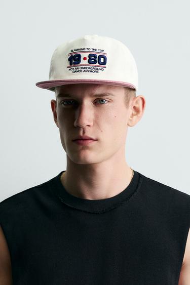 ШАПКА С БРОДИРАН НАДПИС - Екрю от Zara – Изображение 0