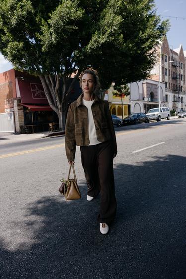 CAZADORA CORTA EFECTO ANTE - Khaki de Zara