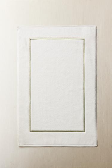 EMBROIDERED SCALLOPED BATH MAT — Light green 1