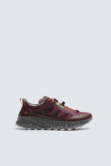 ZAPATILLA PARA CORRER - Rojo Burdeos de Zara