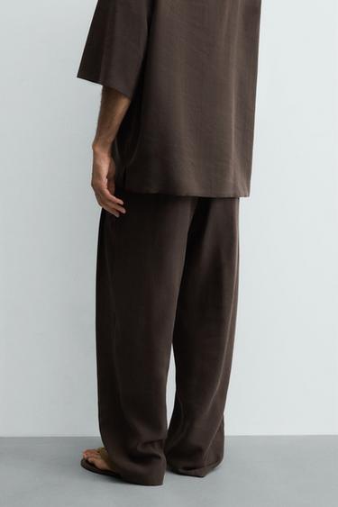 PANTALON FLUIDE À PLIS LATÉRAUX - Marron de Zara - Image 2