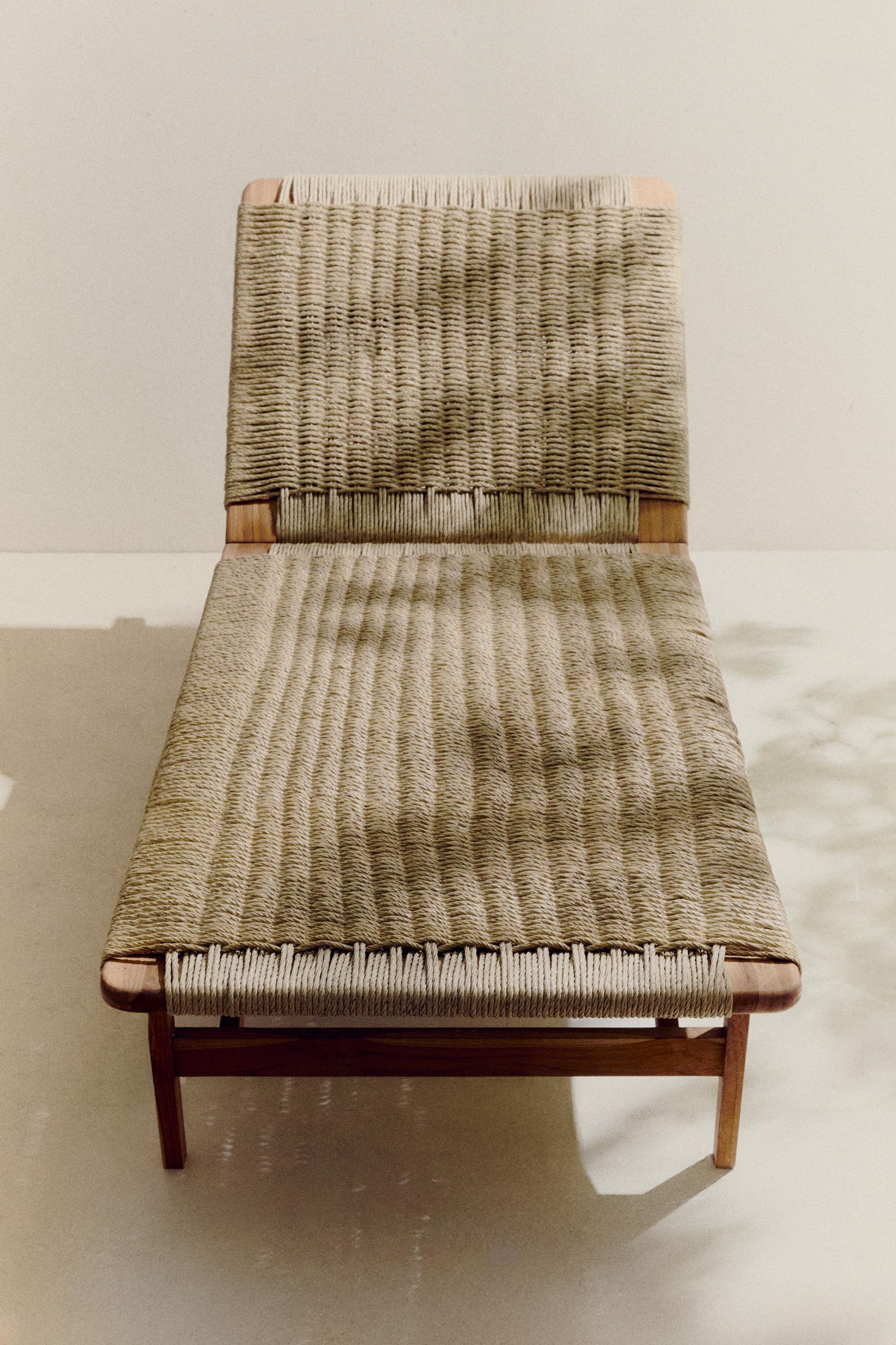 OUTDOOR TEAK LOUNGER — Light beige