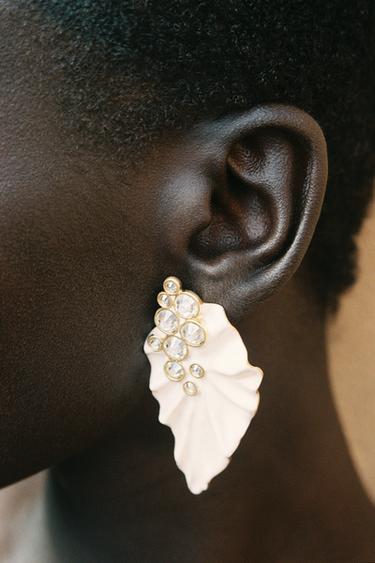 ANTING DAUN PERMATA - Krem dari Zara