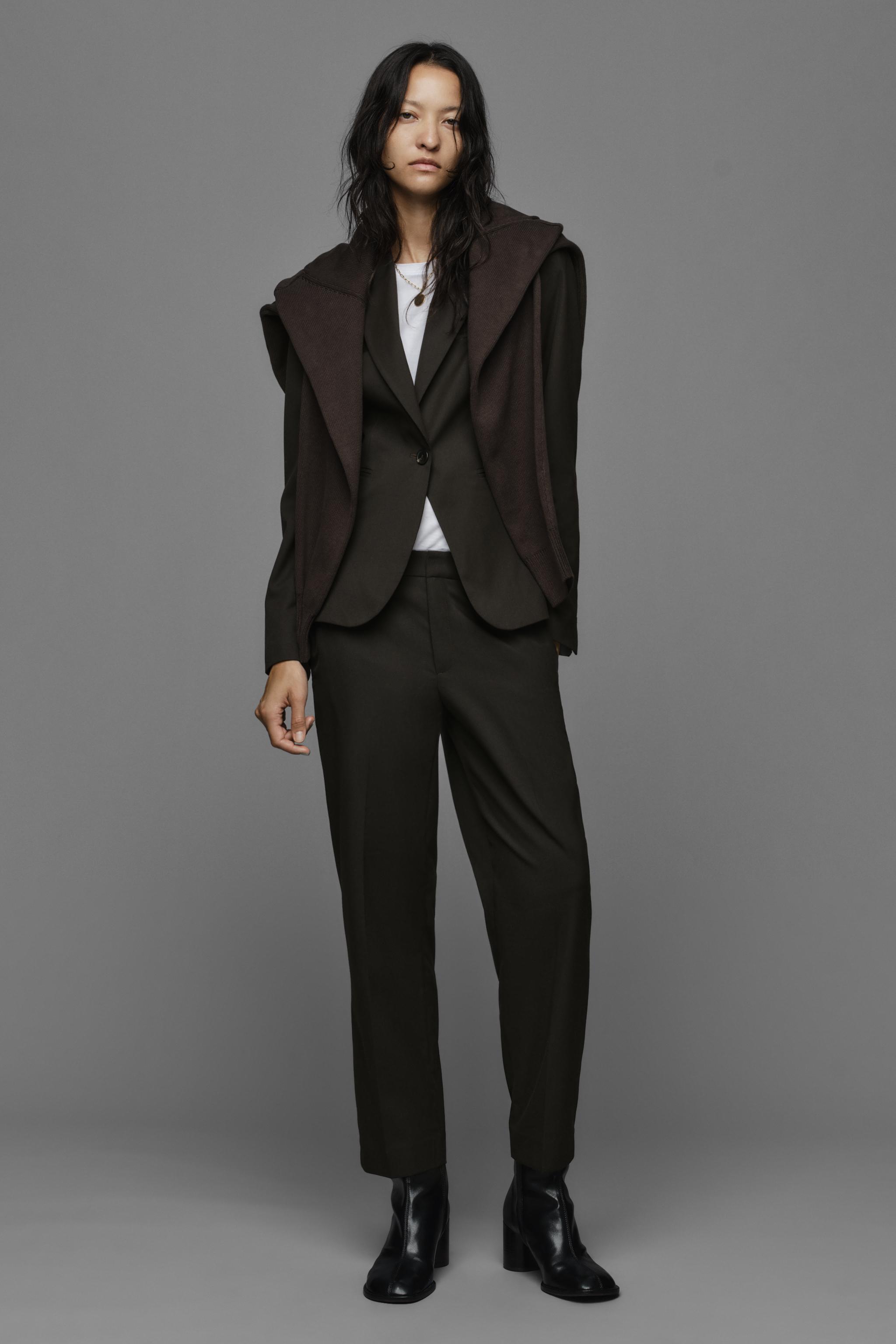 VESTE AJUSTÉE À ÉPAULETTES