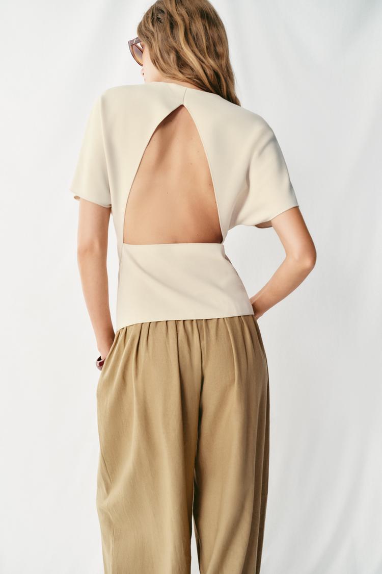 SHORT SLEEVE CUT-OUT TOP