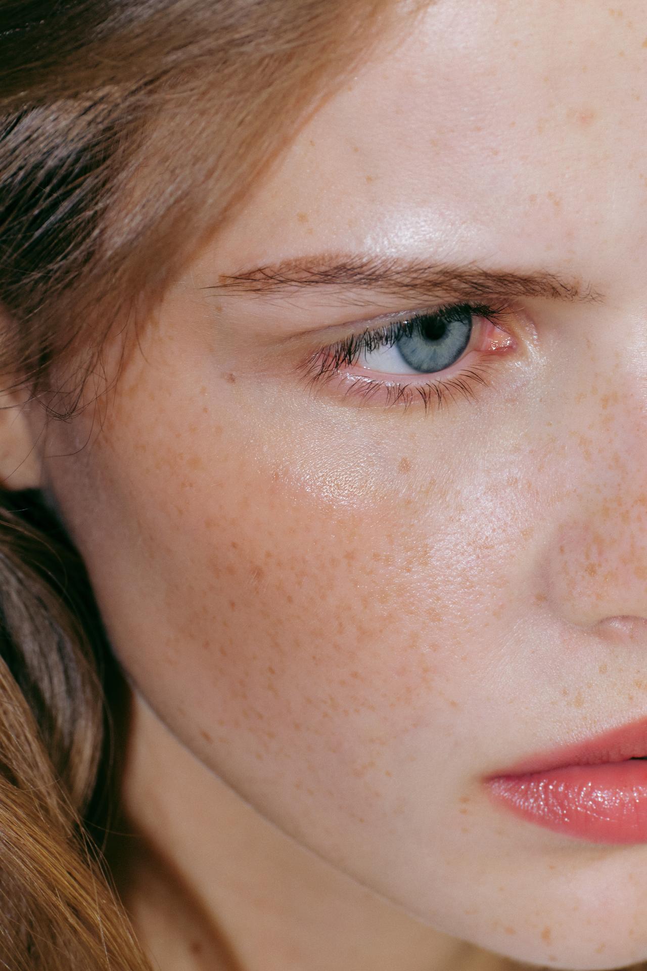 EYEBROW PENCIL - FOLKLAND — NEUTRAL BROWN