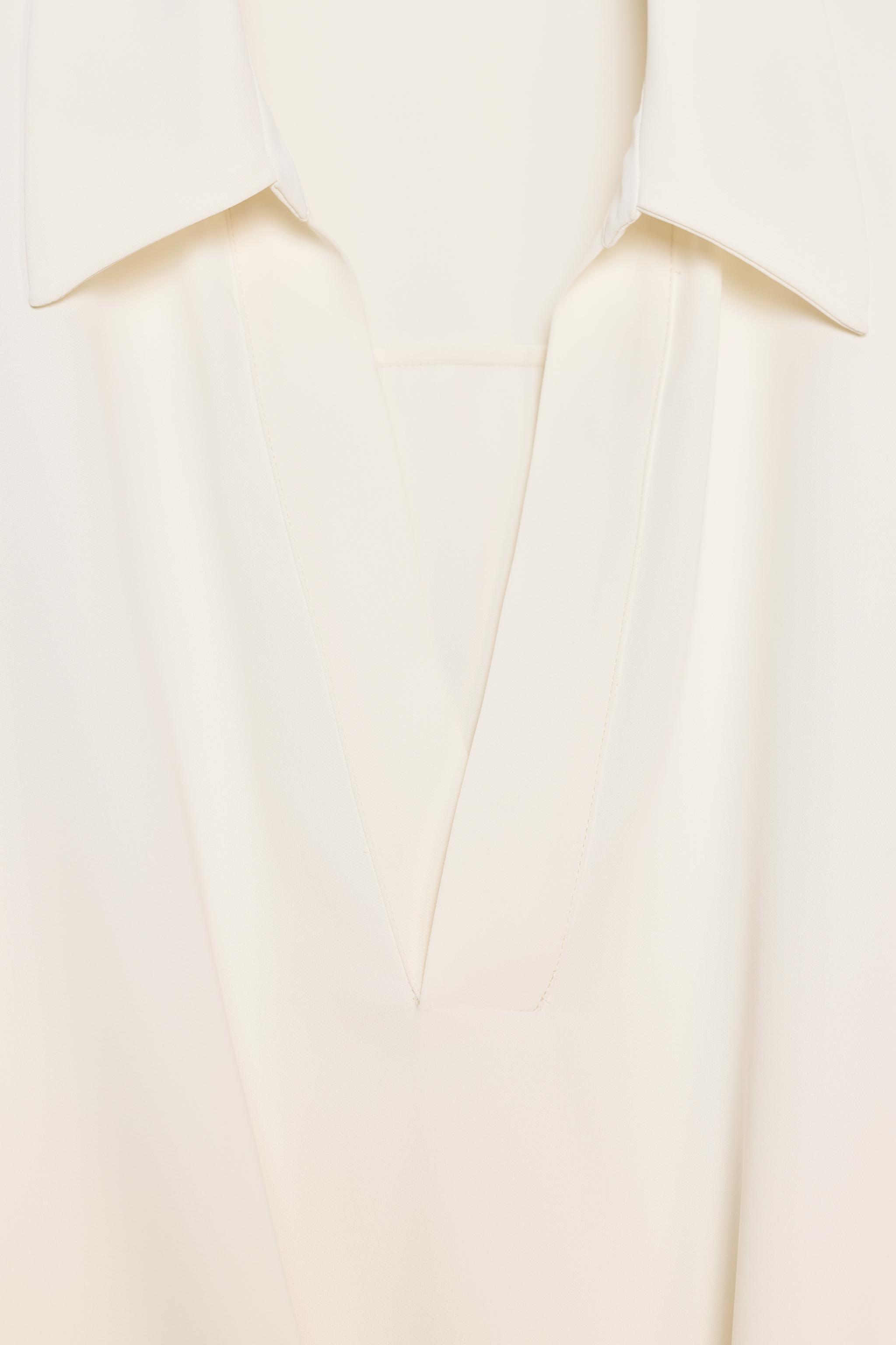 CHEMISE À PLIS ET BAS ASYMÉTRIQUE