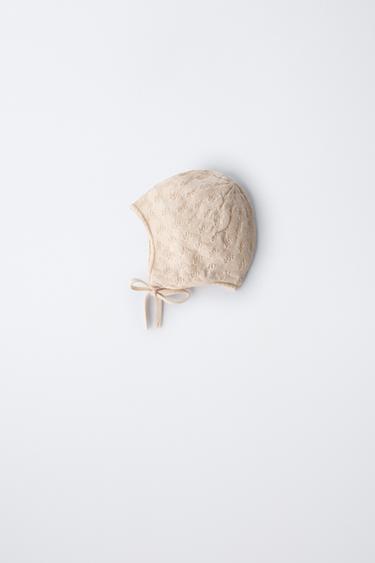 Zara TEXTURED KNIT BONNET - Cream