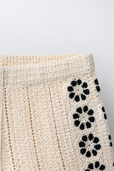 SHORT EN MAILLE À FLEURS CROCHET - Écru de Zara - Image 2