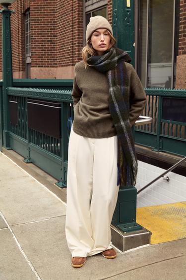 سترة محاكة ذات ملمس ناعم - mink brown الخاص بـ Zara