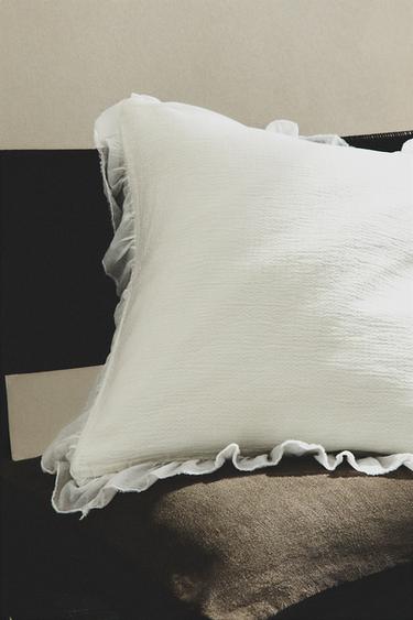 Zara TEXTURED THROW PILLOW COVER WITH RUFFLE TRIM - Oyster-white