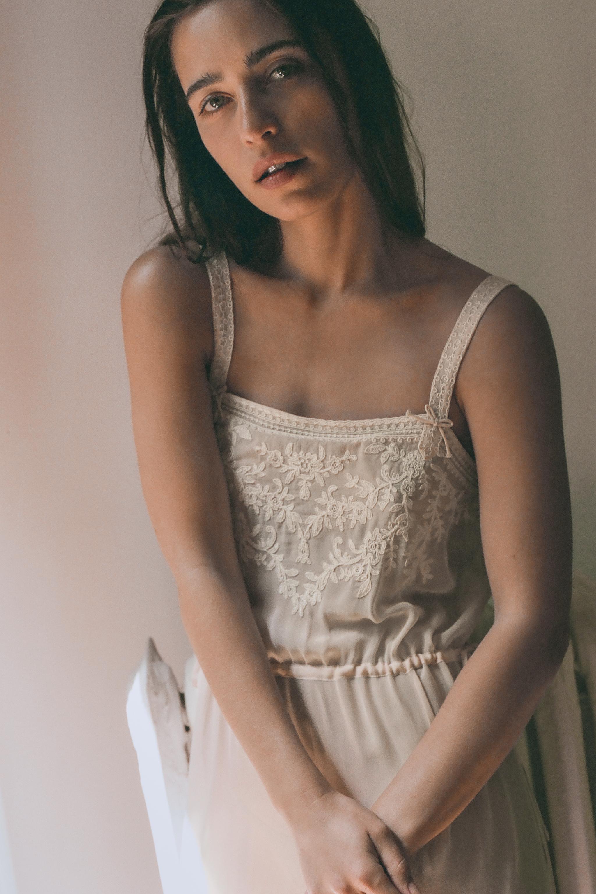 EMBROIDERED TIE-DETAIL MIDI DRESS