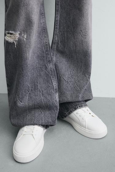 حذاء رياضي بتفصيل كعب - أسود الخاص بـ Zara