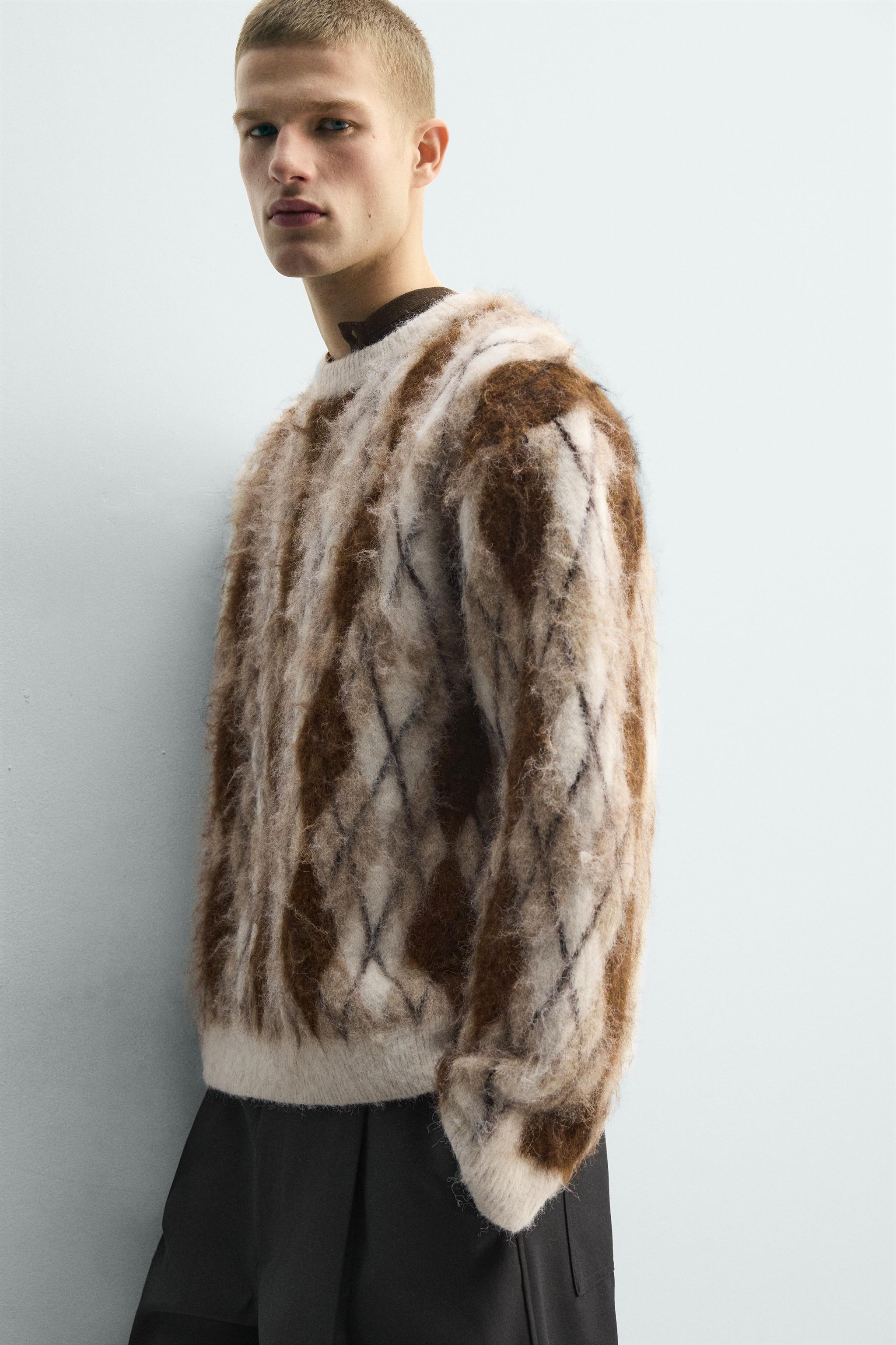 PULL BROSSÉ EN JACQUARD À LOSANGES