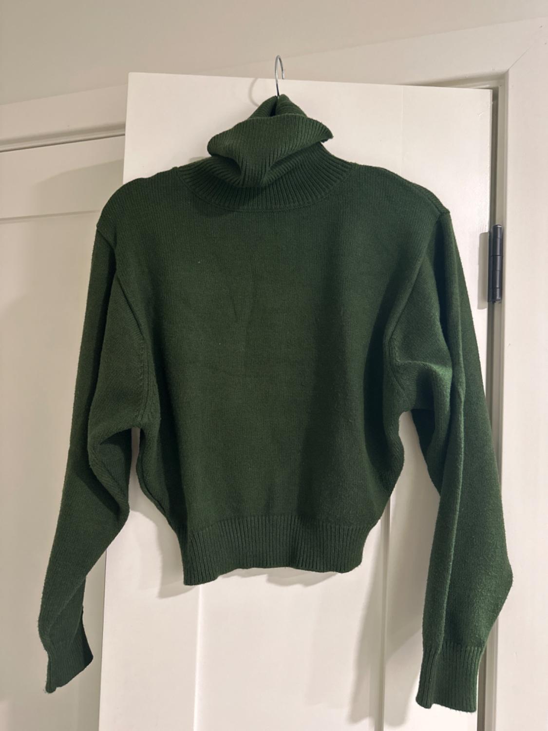 CROPPED KNIT HIGH COLLAR SWEATER