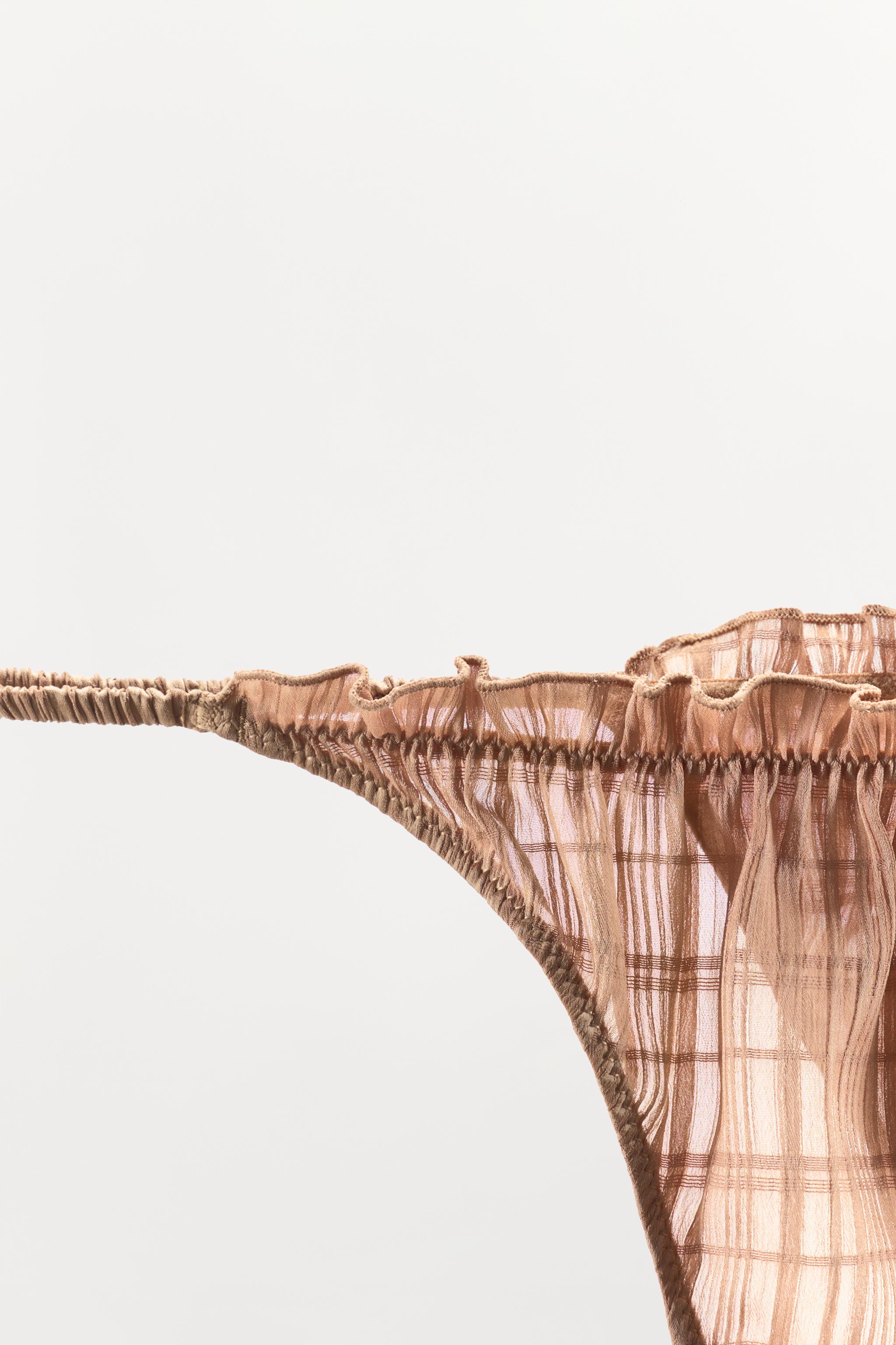 RUCHED ELASTIC THONG