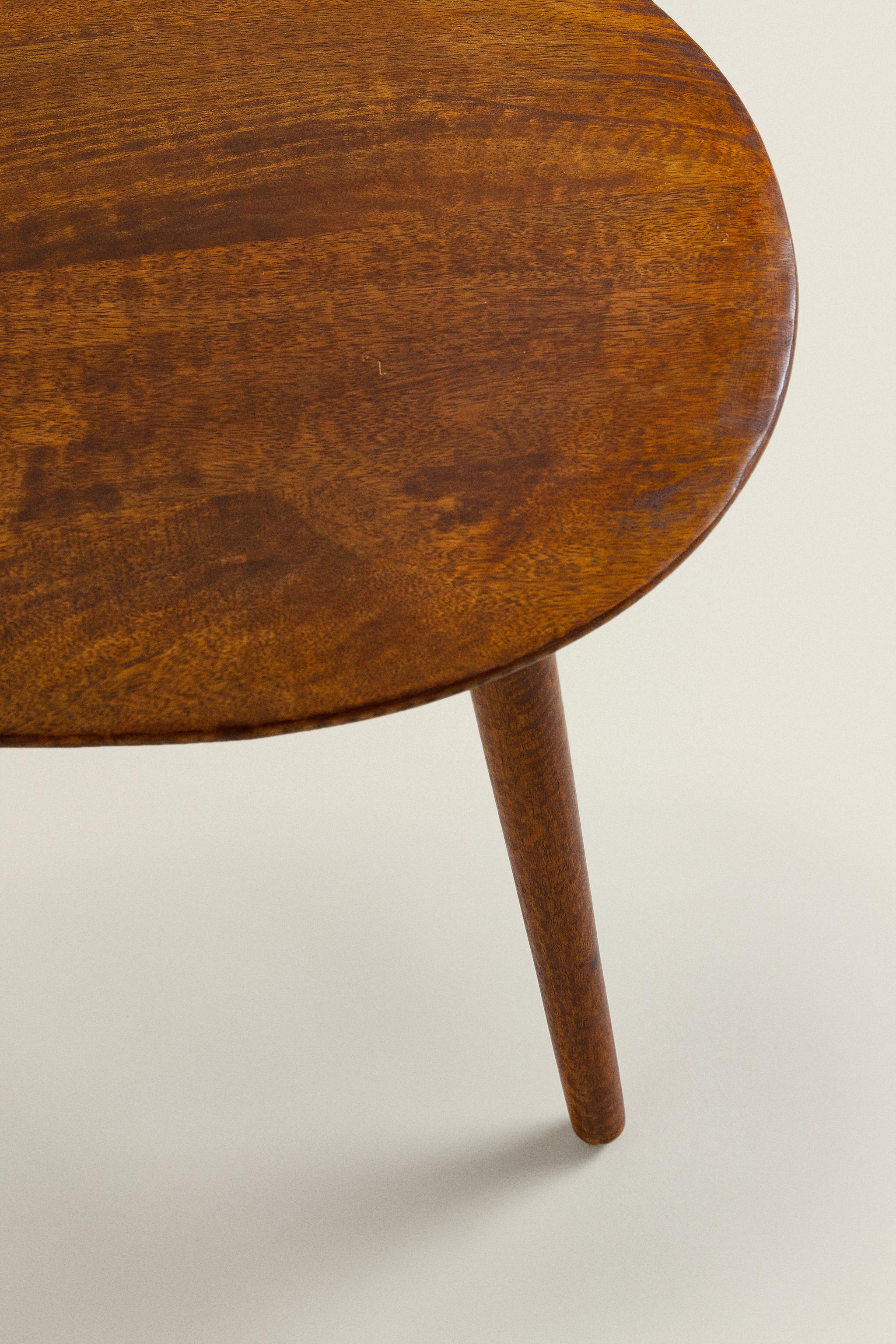 TABLE BASSE EN BOIS BISELÉE