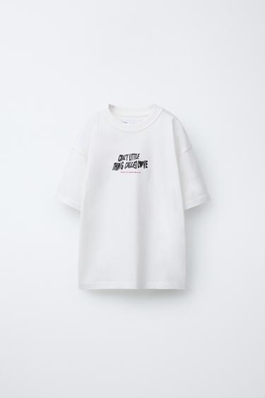 CAMISETA TEXTO "CRAZY LITTLE THING CALLED LOVE" © FREDDIE MERCURY - Blanco de Zara