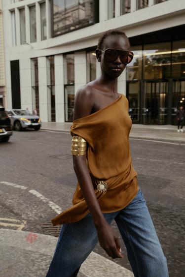 Zara ASYMMETRICAL SATIN EFFECT APPLIQUÉ TOP - Tobacco