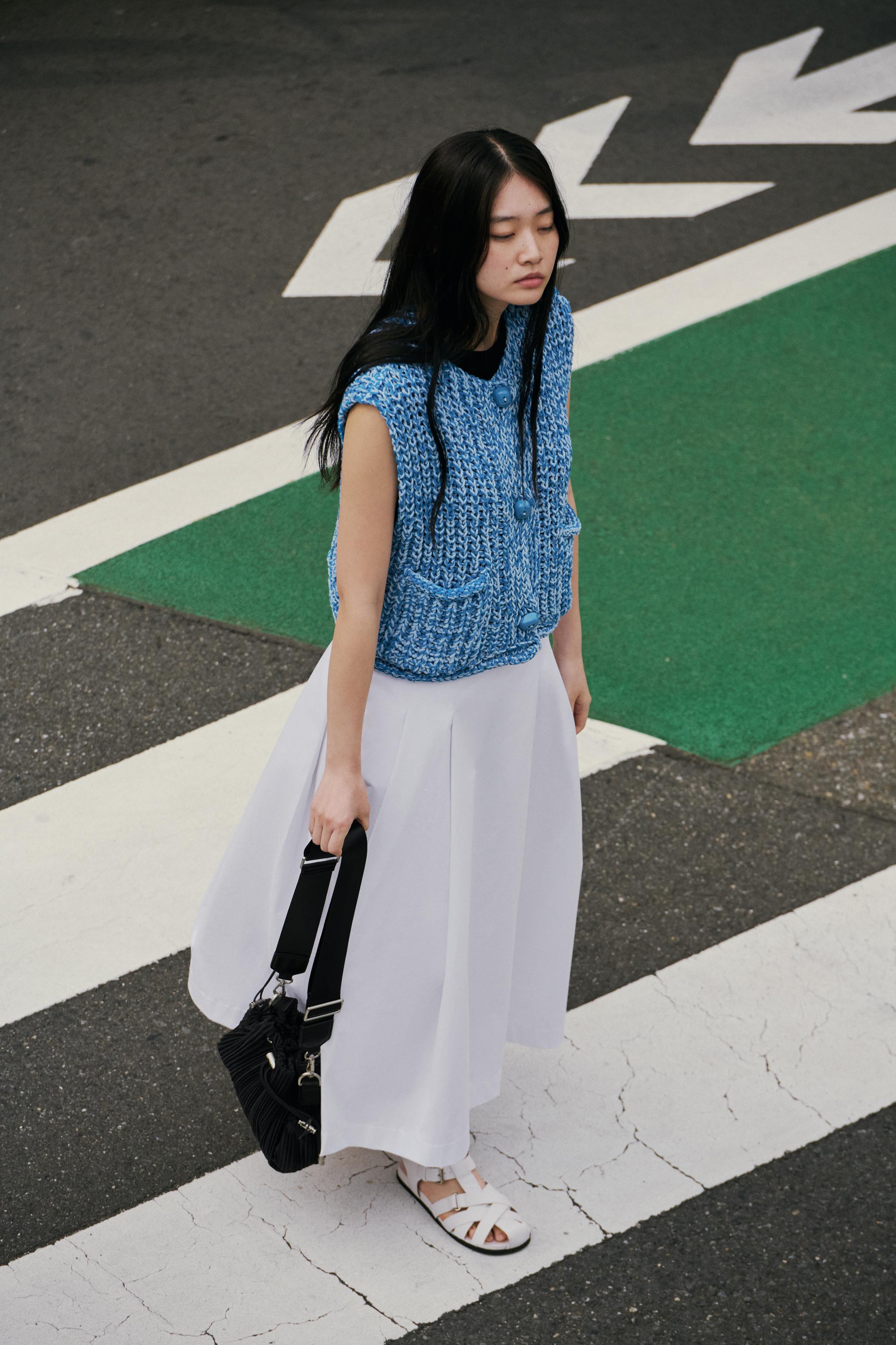 ZARA プリーツ巾着バッグ 完売品 ZARA - 完売品 新品タグ付 ZARA ザラ プリーツ巾着バッグ