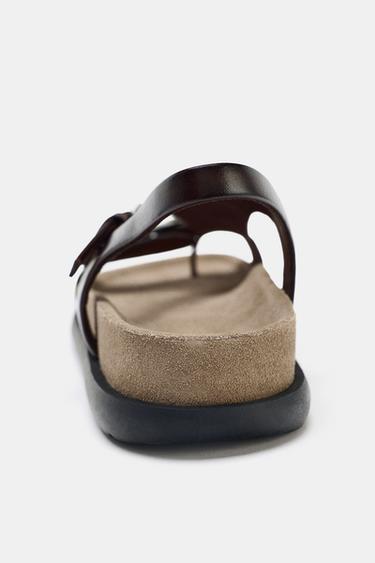 SANDALES PLATES EN CUIR - Marron chocolat de Zara - Image 4