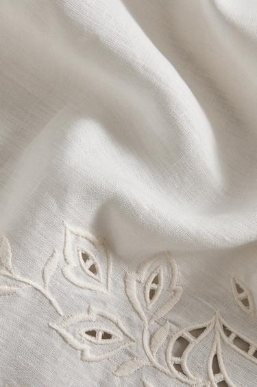 LINEN TABLECLOTH WITH FLORAL EMBROIDERY AND HEMSTITCHING - Ecru by Zara - Image 3
