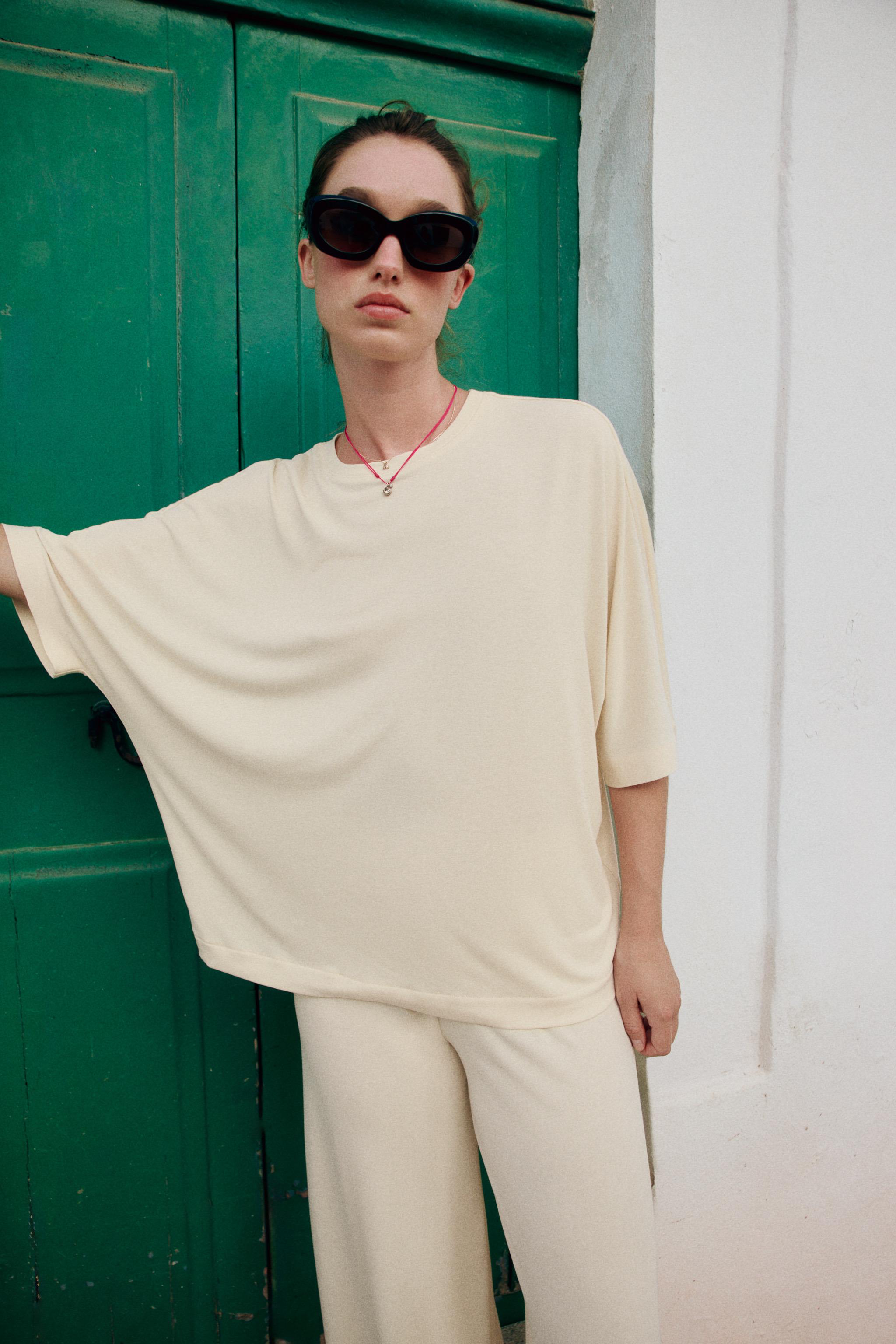 FLOWY OVERSIZED T-SHIRT — Butter
