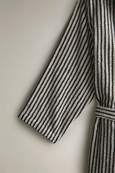 PEIGNOIR RAYURES CAPUCHE - Écru / Noir de Zara - Image 2