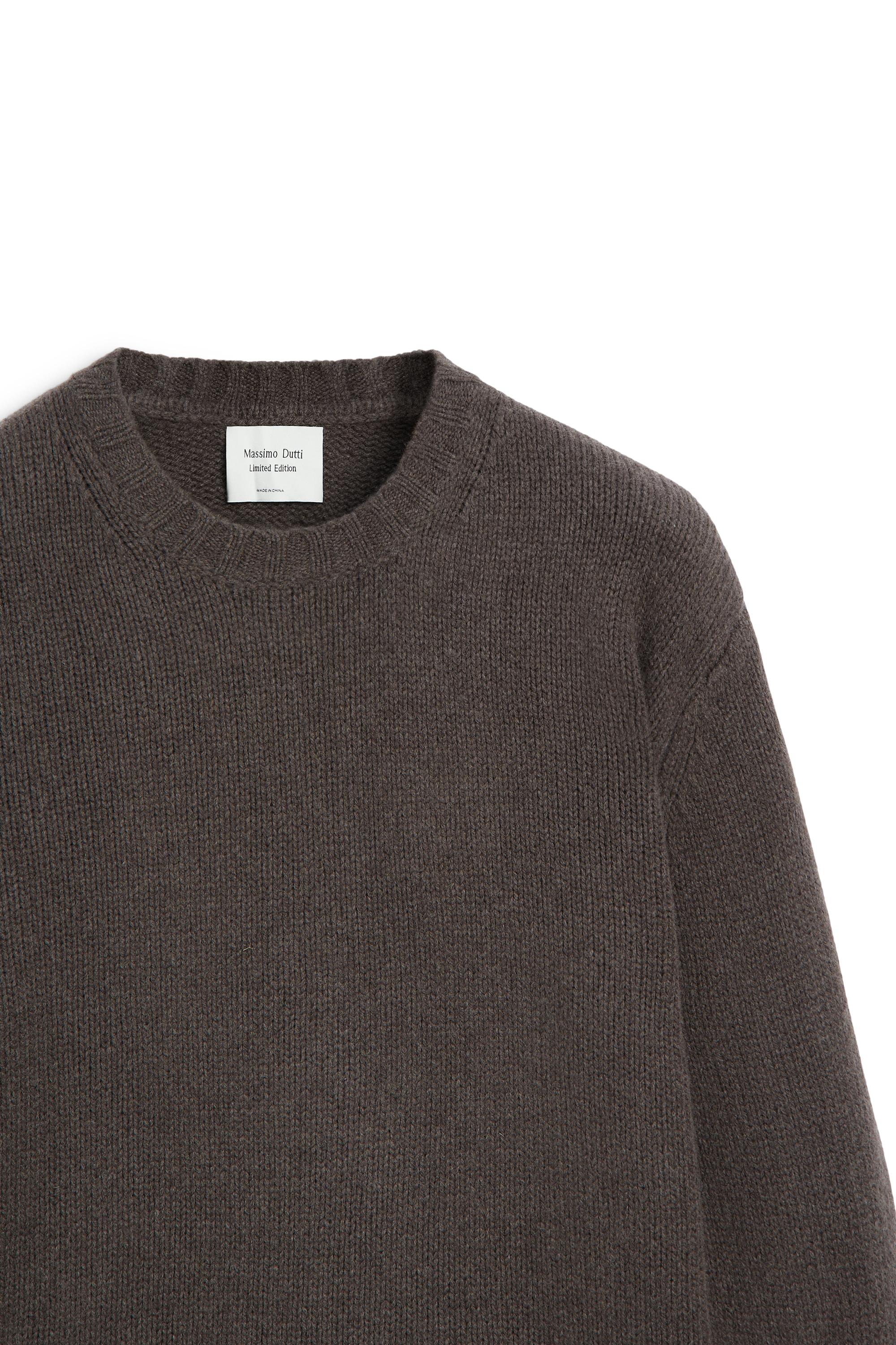 Knit sweater with round neck - LIMITED EDITION