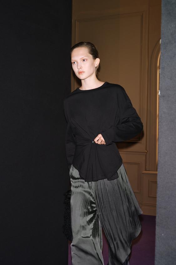BACK BUTTON T-SHIRT - Black by Zara - Image 0