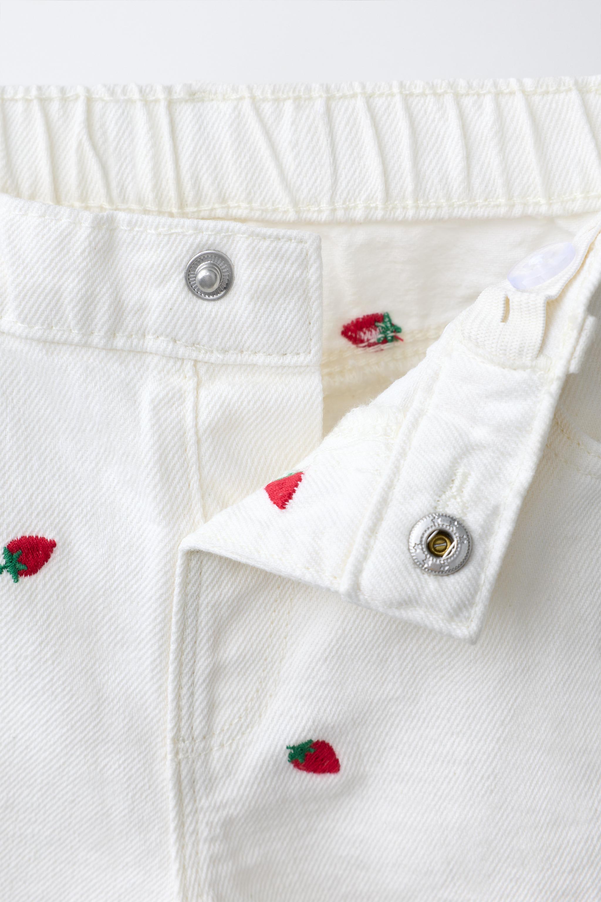 SHORT EN SERGÉ MOM FIT BRODERIES FRAISES CASA LAWA X ZARA KIDS
