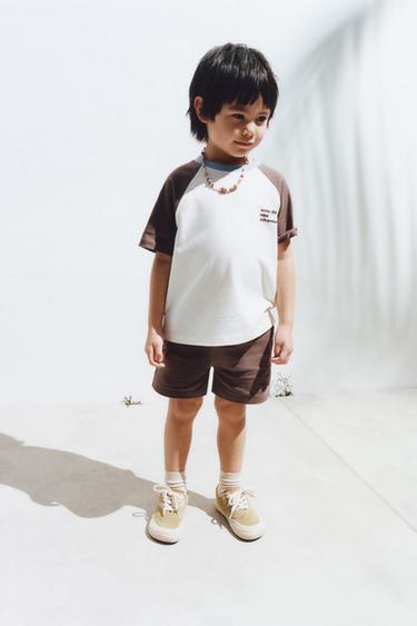 ŠPORTNA MAJICA IN KRATKE HLAČE Z BARVNIMI BLOKI - Bordo rdeča od Zare