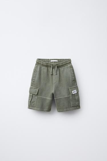 GARMENT-DYED CARGO BERMUDA SHORTS WITH LABEL - washed green by Zara