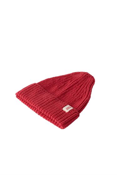 KNIT BEANIE WITH LABEL — Red 2