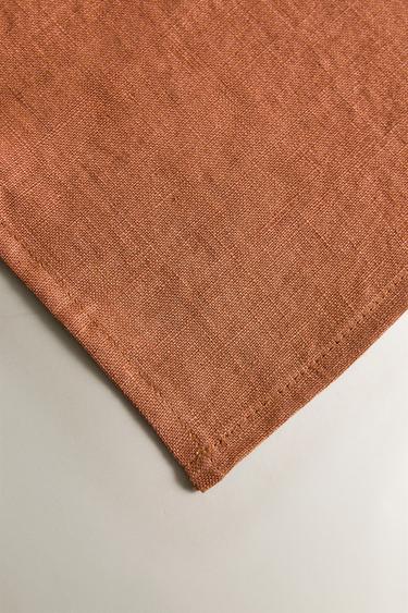 PACK OF COLOURED WASHED LINEN NAPKINS (PACK OF 2) - Brick by Zara - Image 2