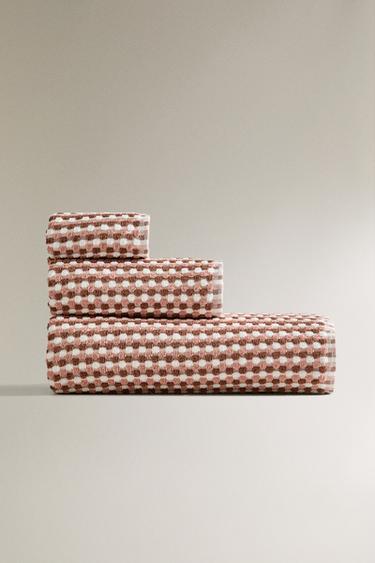 Zara TEXTURED COTTON BATH TOWEL - Pinks - Image 0