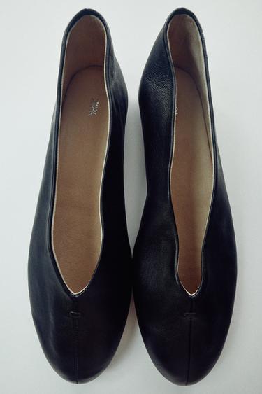 BAILARINA PIEL PLANA - Negro de Zara