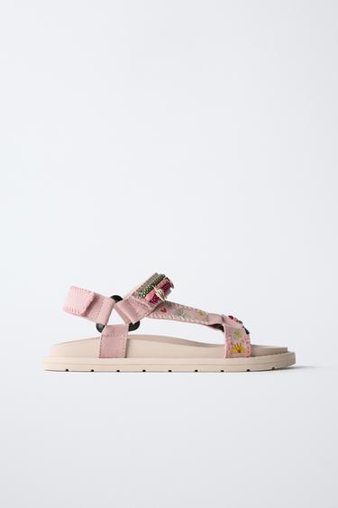 LÄSSIGE SANDALE MIT DETAILS - Rosa von Zara