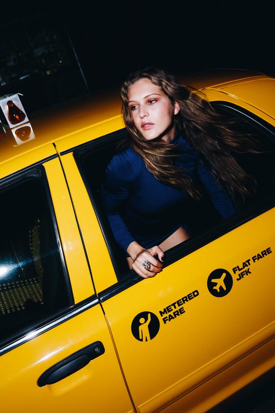 Mashinaga oxshaydi Men qolimni onamning trusigiga qoydim