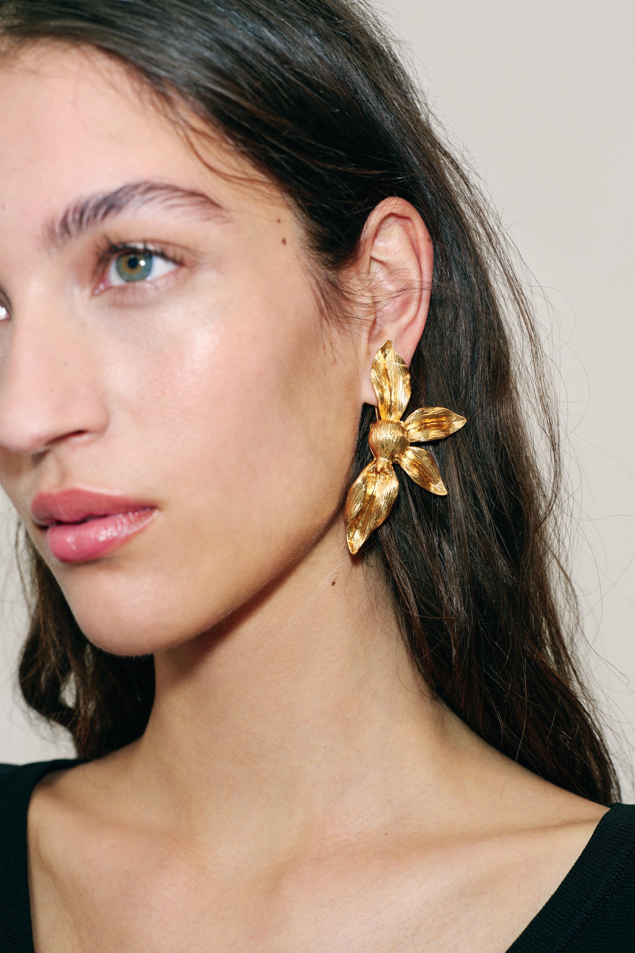 FAN FLOWER EARRINGS