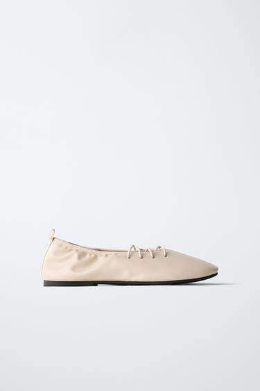 GESCHNÜRTE BALLERINA - Gebrochenes Weiß von Zara