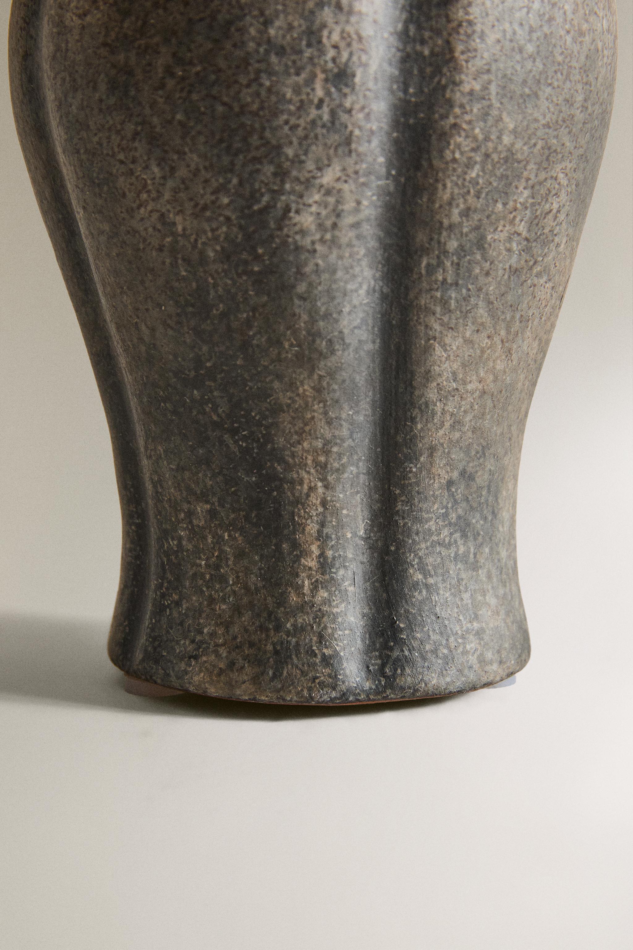 UNIFORM TERRACOTTA VASE